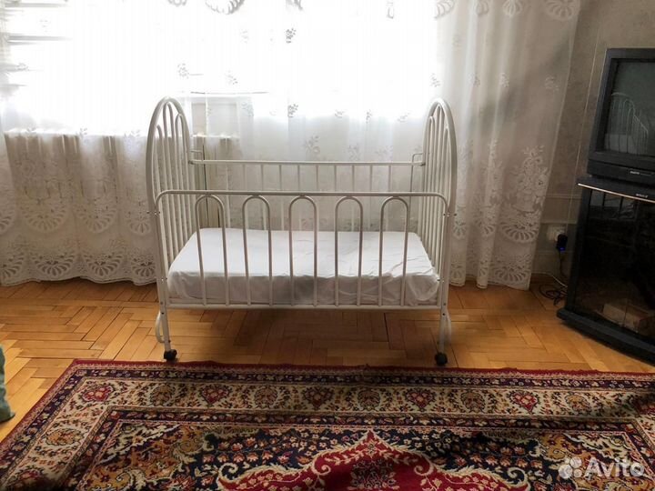 Детская кроватка
