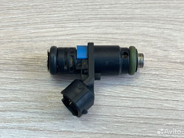 Форсунка топливная Volkswagen Polo