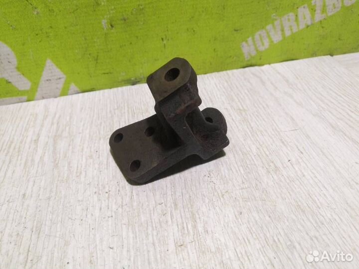 Кронштейн генератора Шкода Фелиция