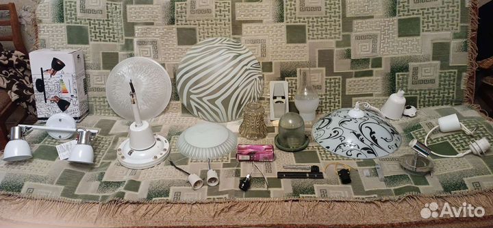 Потолочные люстры, вентилятор, бра, блоки питания