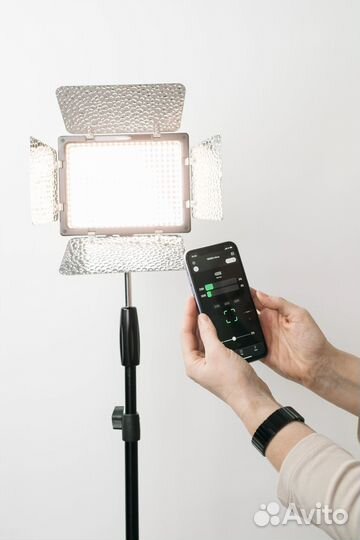 Видеосвет Yongnuo 300 III + Весь Комплект