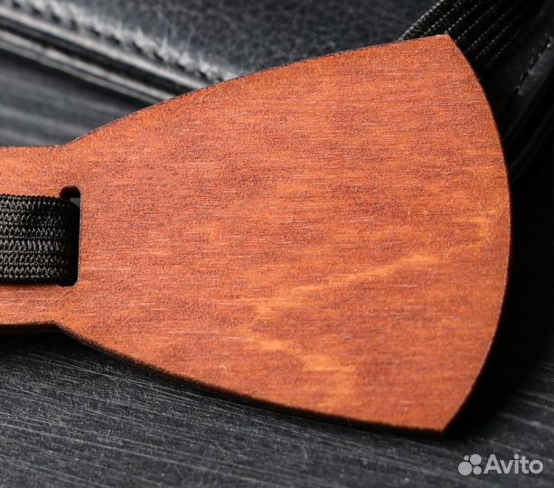 Галстук бабочка деревянная