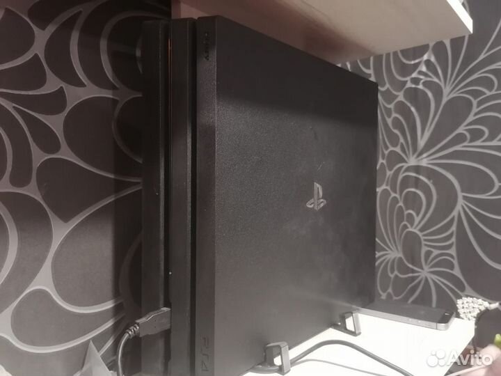 Ps4 pro 1 Tb+ 37 дисков+2джостика