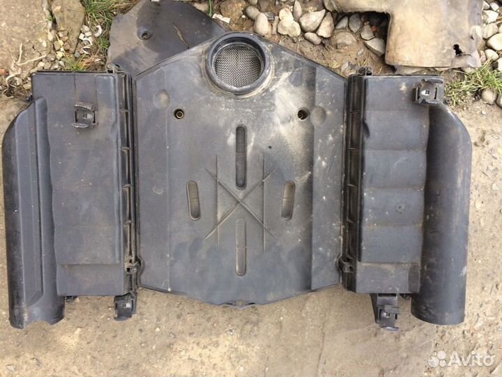 Корпус воздушного фильтра Mercedes m112