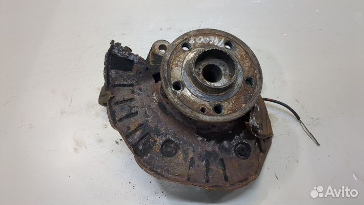 Ступица (кулак, цапфа) левая передняя Mercedes Vito W639