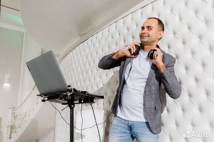 Диджей и ведущие на праздник