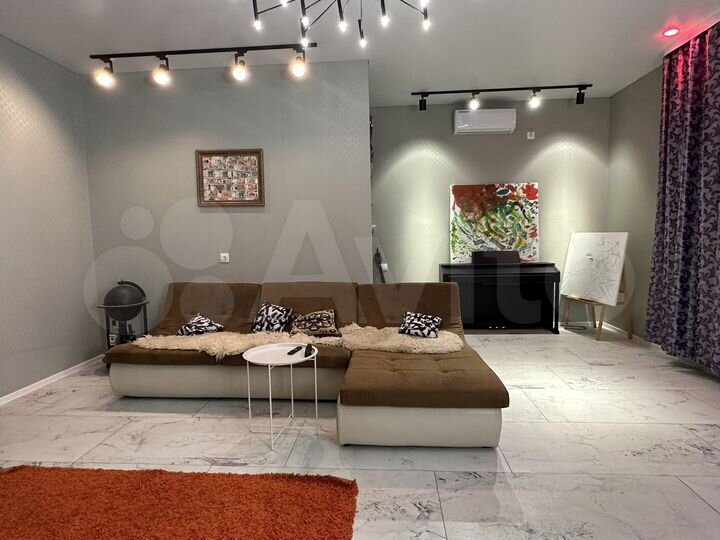 Дом 230 м² на участке 6 сот.