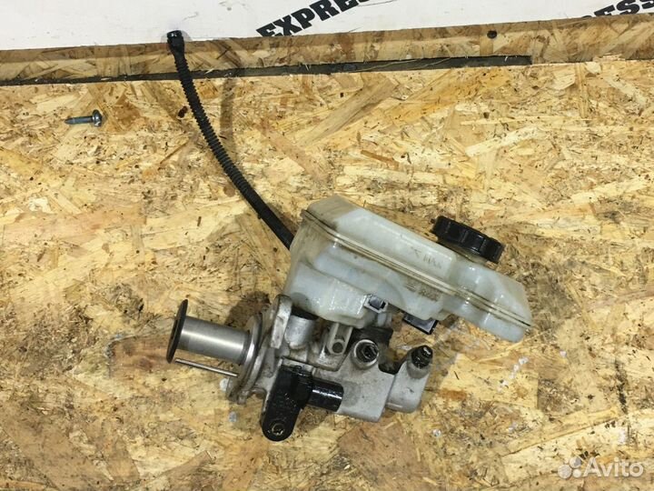 Цилиндр тормозной главный Skoda Octavia A7