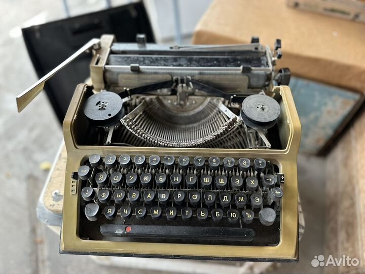 Печатная пишущая машинка