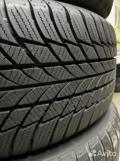 Bridgestone Blizzak LM-001 225/55 R17