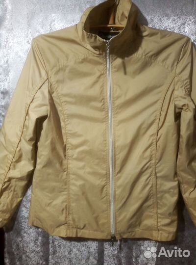 Ветровка женская