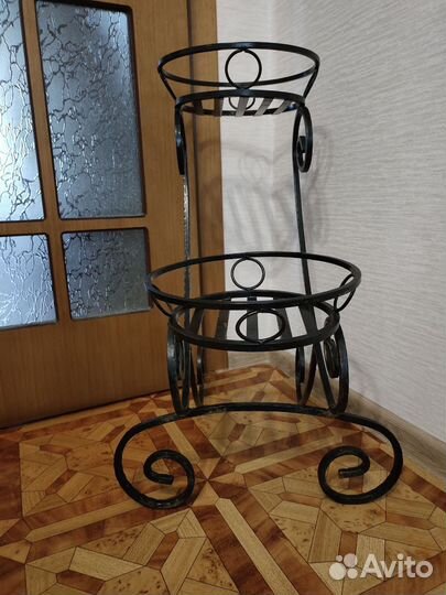 Подставка для цветов металлическая