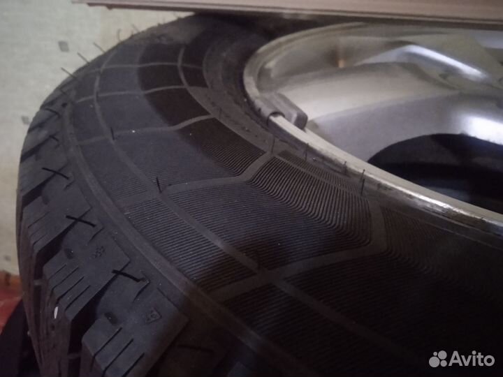 Triangle IceLink Trin PS01 215/70 R16