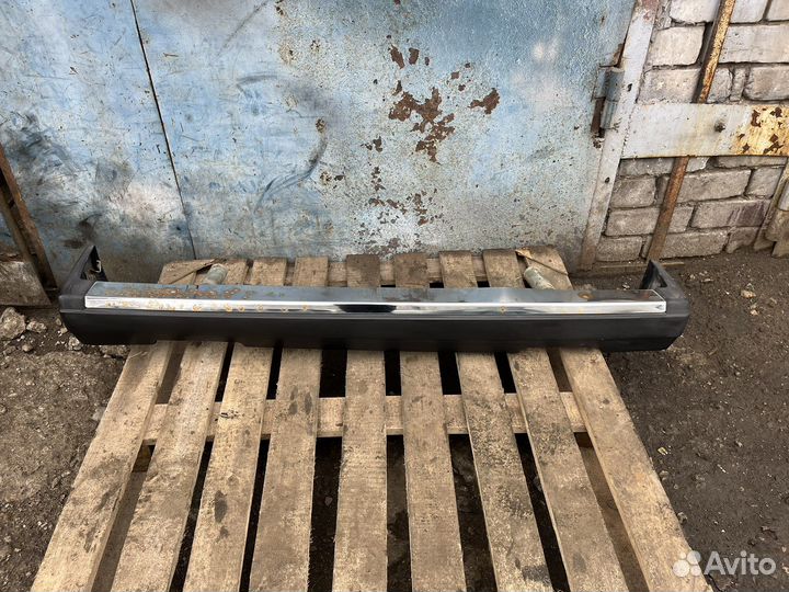 Задний бампер ваз 2107,2104 с накладкой