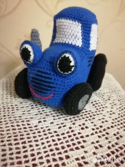 Синий трактор игрушка