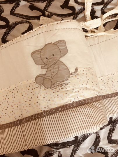 Защитный бортик в кроватку