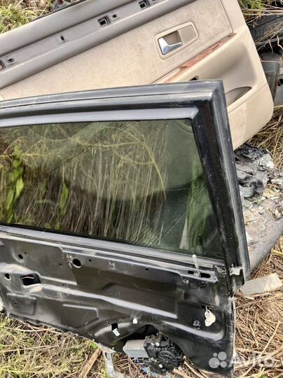 Заднее левое стекло Ауди A8 d2