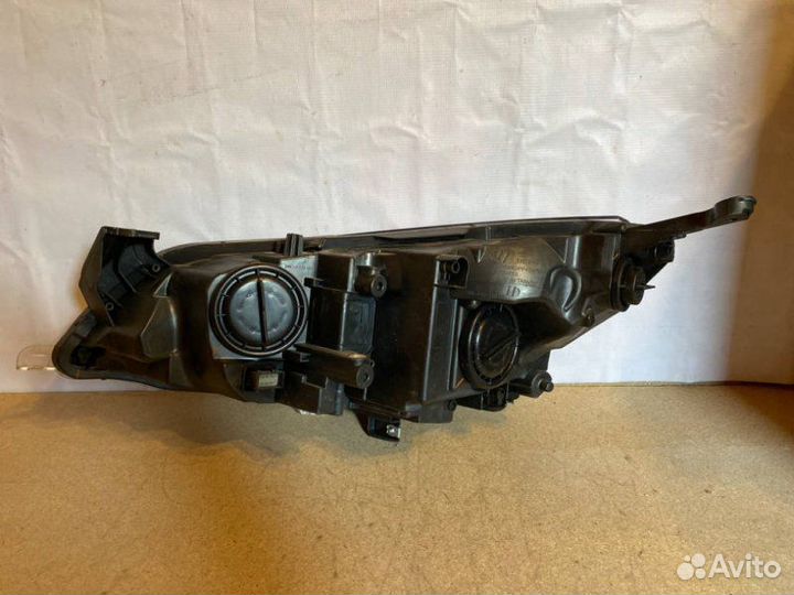 Фара передняя правая Opel Astra J 2009-2017