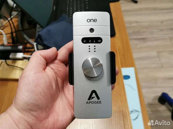 Звуковая карта Apogee one silver с микрофоном