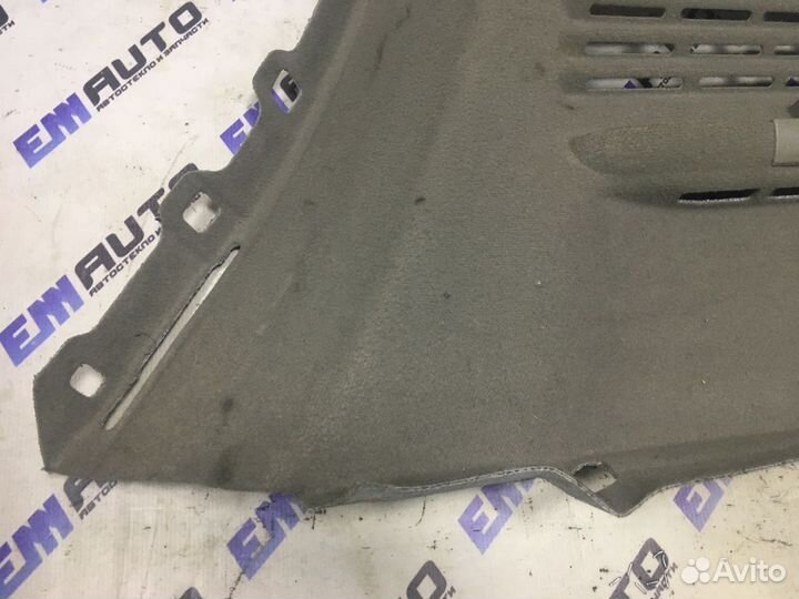 Обшивка багажника правая Рено Сценик 2