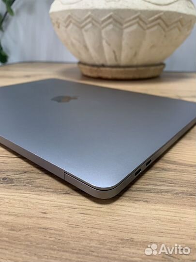 MacBook Pro 13 2017 i5 8gb 256gb touch bar