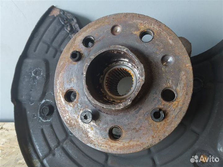 Кулак передний правый Mercedes Ml-Class W164