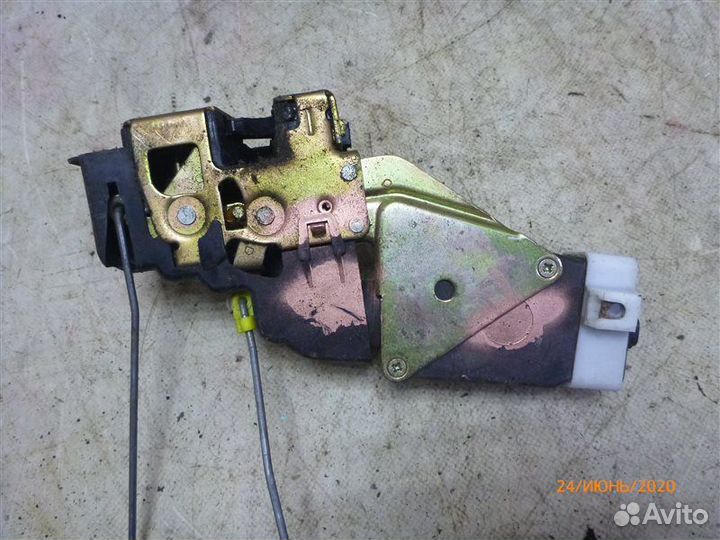 Замок двери передний правый Mitsubishi Space Star