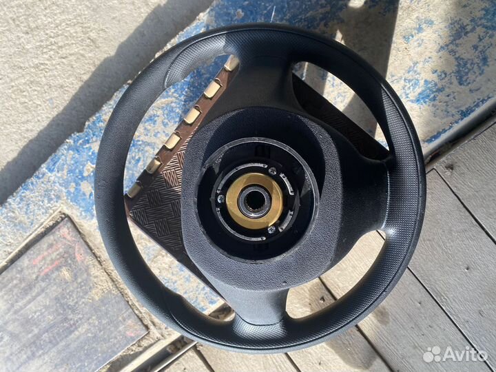 Продам 2 руля от приоры 2 и под ваз 2114