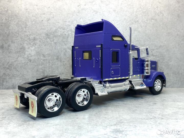 Коллекционная модель Kenworth W900 1:32 New Ray