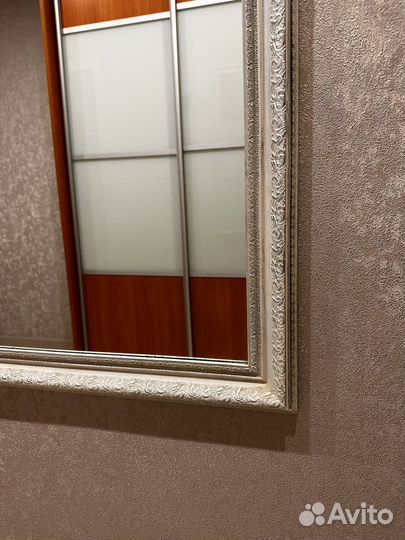 Зеркало настенное в багете