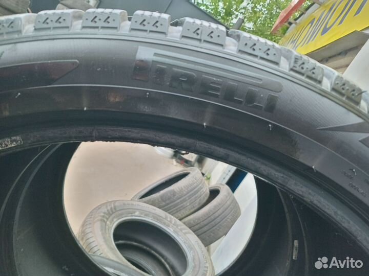 Pirelli Ice Zero 295/35 R21