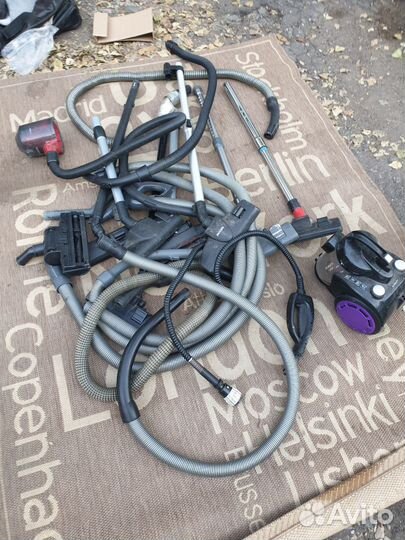 Пылесос Scarlett и много щёток и шлангов