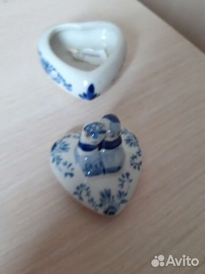 Фарфоровая шкатулочка Гжель