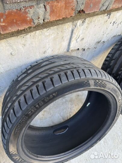 Kumho Ecsta PS71 225/40 R18 и 255/35 R18 94Y