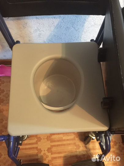 Инвалидное кресло с санитарным оснащением