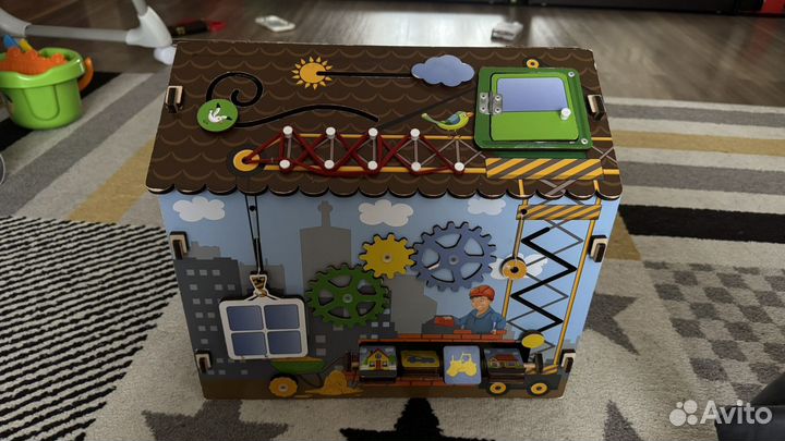 Бизиборд домик