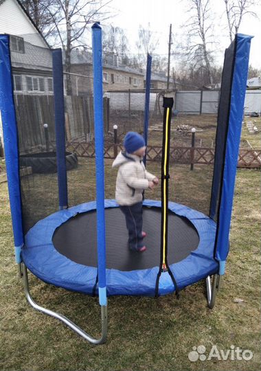 Батут с защитной сеткой для улицы