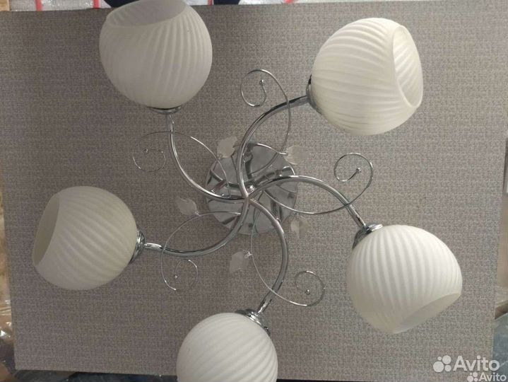Люстры и светильники бу