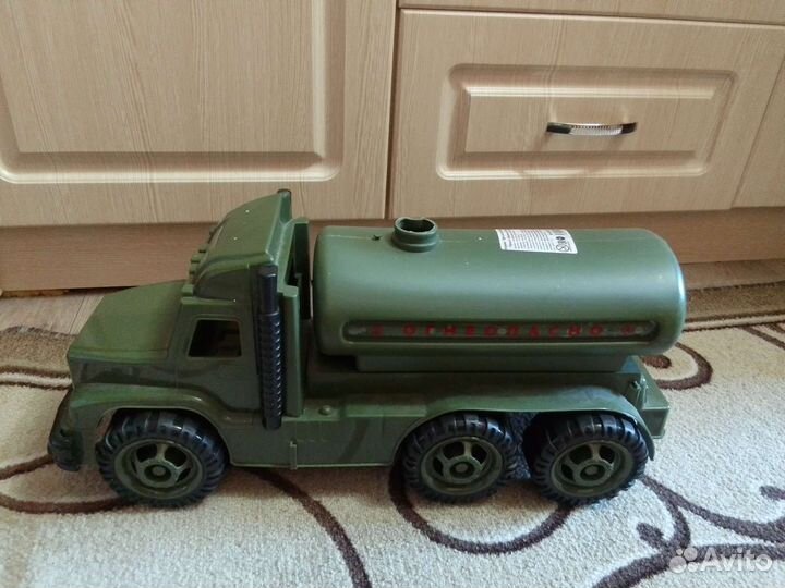 Продается детский автомобиль бензовоз армия