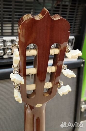 Классическая гитара Takamine JS241