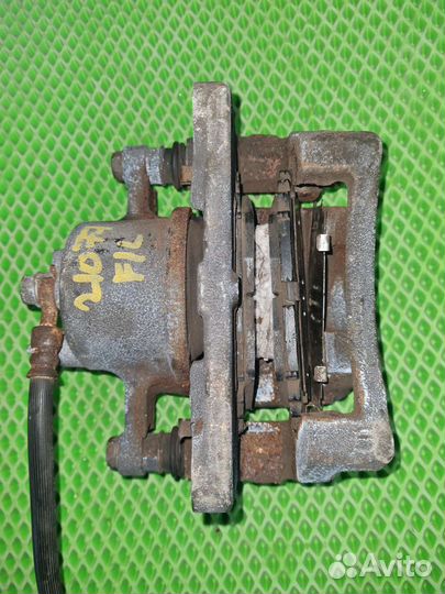 Суппорт передний левый toyota ractis 2006г. SCP100