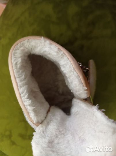 Кросовки на девочку 22-23