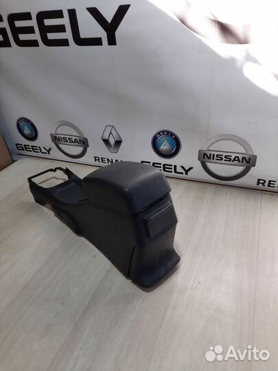 Консоль между сидений центральная Nissan almera cl