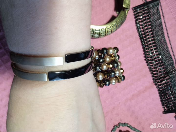 Браслеты и заколки для волос