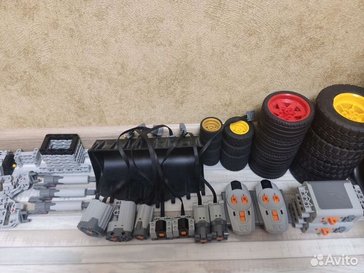 Lego Technic 42030 оригинал