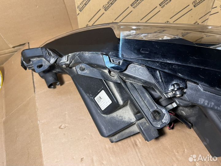 Правая фара Toyota Camry 70