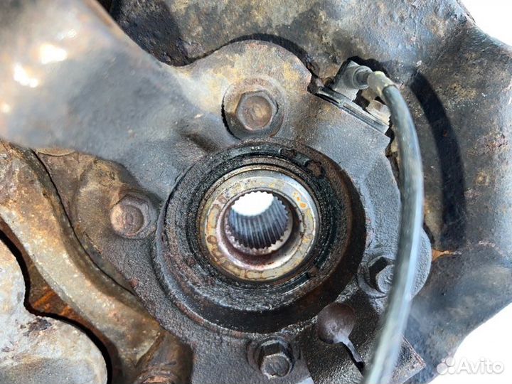 Ступица передняя правая Hyundai Santa Fe D4EA 2007