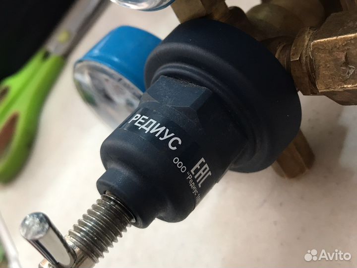 Редуктор для баллонов с гелием