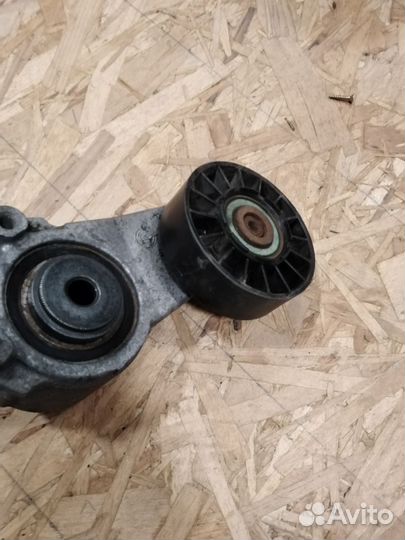 Натяжитель ремня в сборе для Мерседес 190