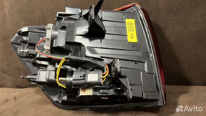 Задний фонарь KIA Carnival 3